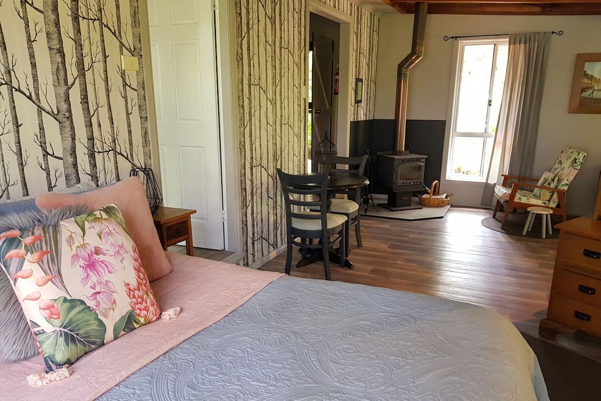 The Bower Cottage | Iron/ironing board, bed sheets