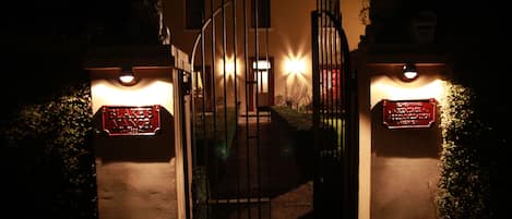 Façade de lâhĂ©bergement - soirĂ©e/nuit