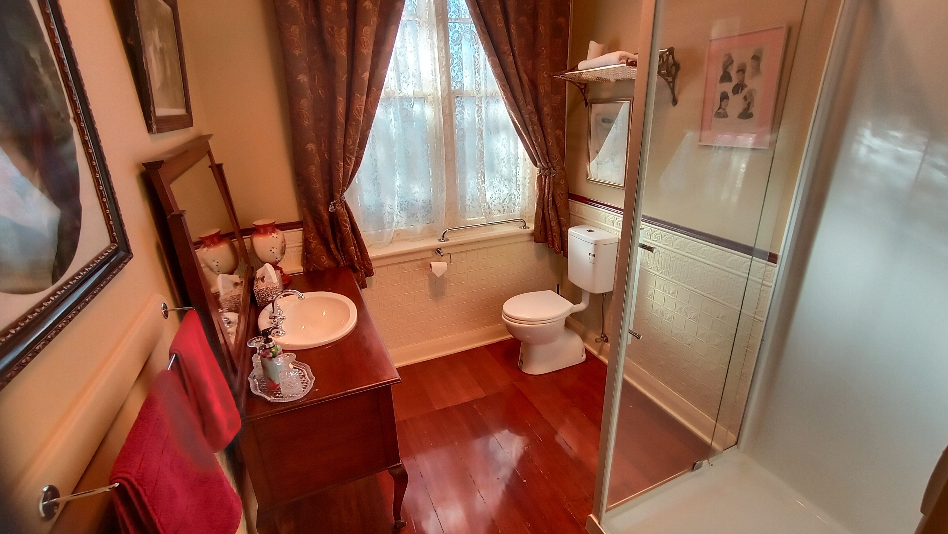 Blakes Manor Self Contained Heritage Accommodation — image 7