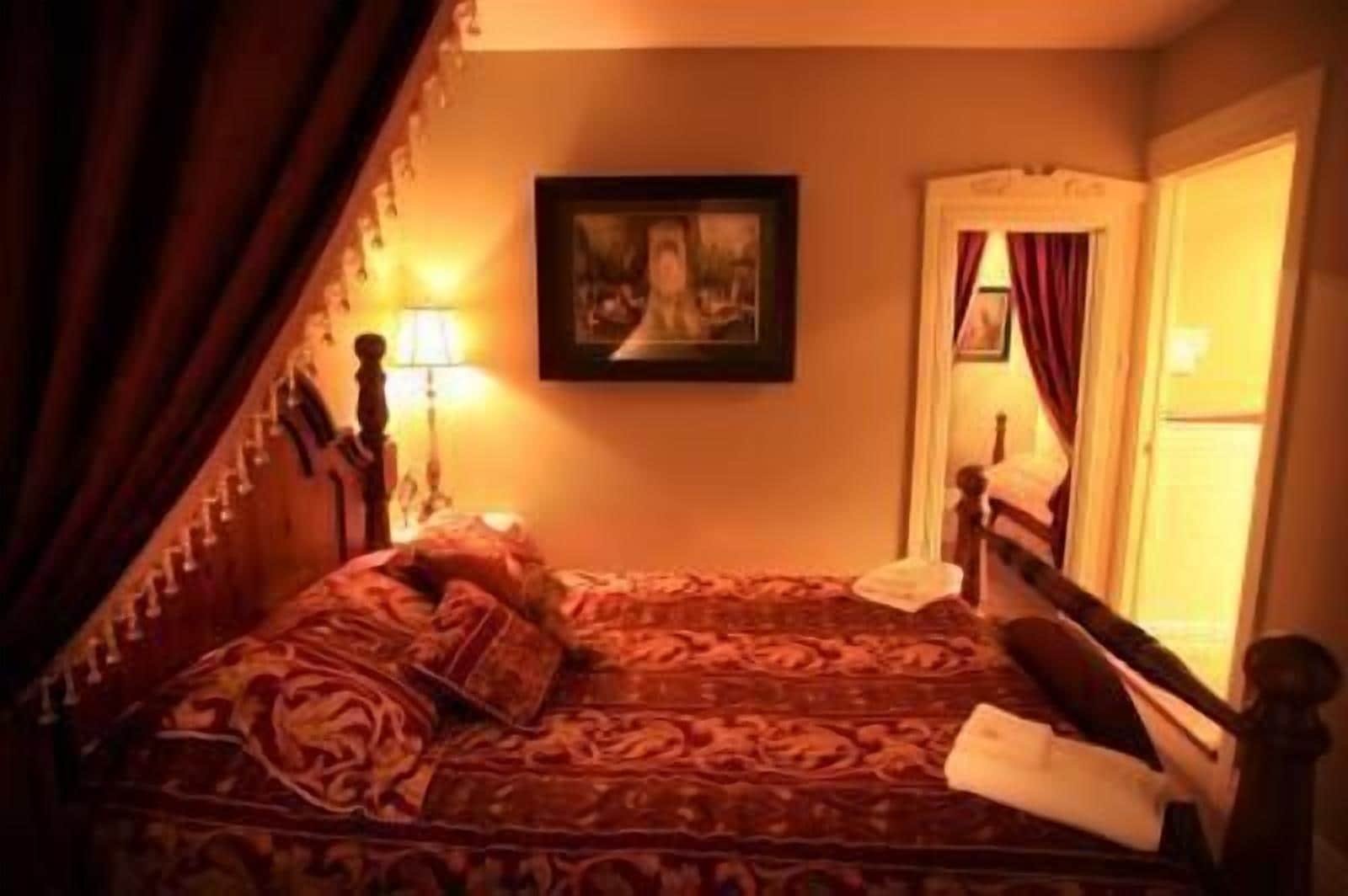 Blakes Manor Self Contained Heritage Accommodation — image 10