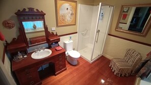 Regadera, amenidades de baño gratuitas, toallas, jabón 