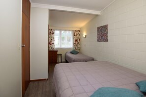 Iron/ironing board, free WiFi, bed sheets - Kauri Lodge Motel (Kaitaia)