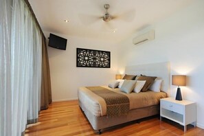 Comfort Apartment, 2 Bedrooms, 2 Bathrooms, Sea View - Pinnacle Apartments Hamilton Island (Whitsundays)