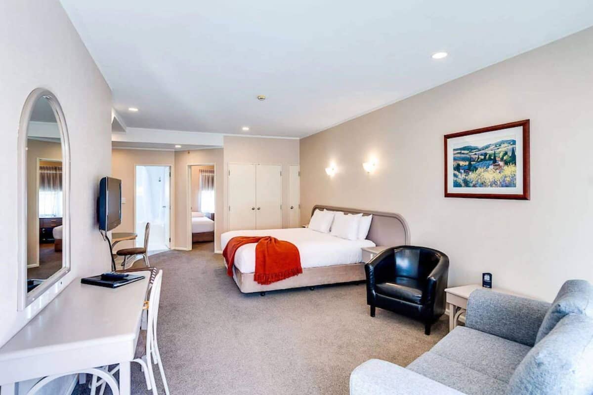 Desk, laptop workspace, iron/ironing board, free WiFi