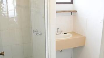 Standard Room (Standard Room) | Bathroom | Hair dryer, towels