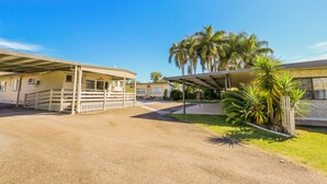 Unclassified image, 5 of 35, button - Miriam Vale Motel (Miriam Vale)