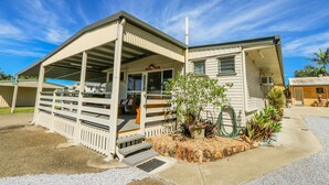 Unclassified image, 4 of 35, button - Miriam Vale Motel (Miriam Vale)