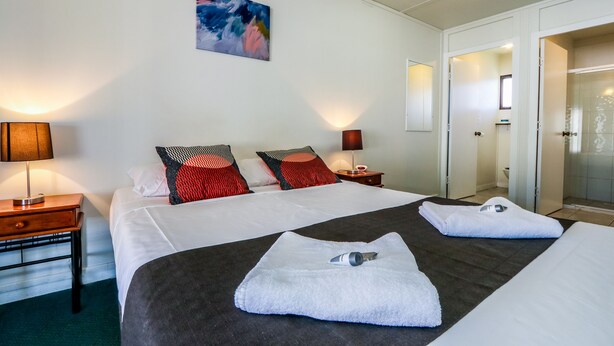 Unclassified image, 1 of 35, button - Miriam Vale Motel (Miriam Vale)