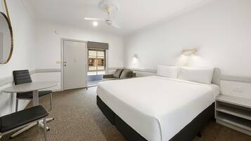 Executive Room, 1 King Bed | Soundproofing, free WiFi, bed sheets