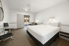 Quarto executivo, 1 cama King | Quartos à prova de som, Wi-Fi de cortesia, roupa de cama