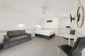 Executive-Zimmer, 1 King-Bett | Schallisolierte Zimmer, kostenloses WLAN, Bettwäsche
