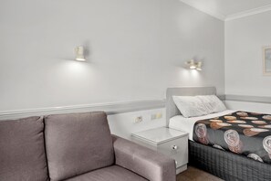 Standard Room, 1 Queen Bed | Soundproofing, free WiFi, bed sheets - Centretown Motel Nagambie (Nagambie)