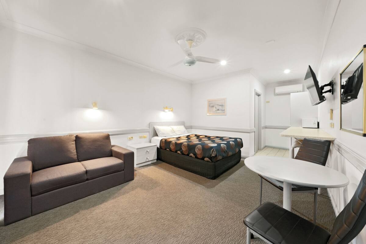 Standard Room, 1 Queen Bed