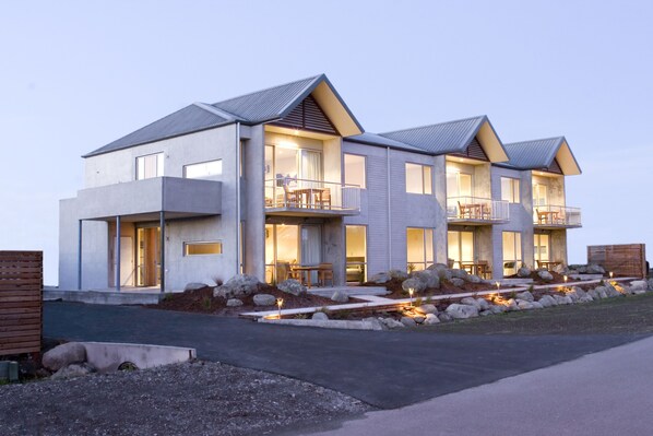 Vista frontal de la propiedad