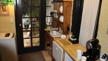 Standard Apartment, Non Smoking, Kitchenette (Turnbull - with steps inside) | Minibar, soundproofing, iron/ironing board, free cots/infant beds