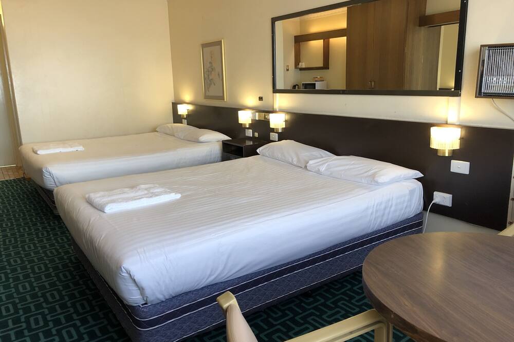 Canberra Lyneham Motor Inn