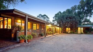 A modern building with large windows and a covered walkway. - Bayplay Beach Accommodation - 2 locations (Portsea)