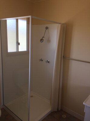 Standard Suite, 1 Bedroom, Non Smoking, Kitchen (Merlot Cabin) | Bathroom | Hair dryer, towels - Rangemore Estate (Moola)