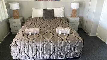 Minibar, free WiFi, bed sheets