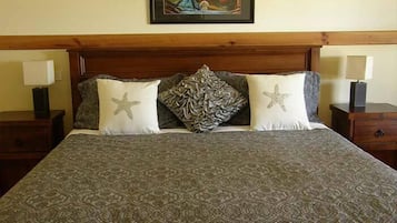 Beachport Retreat | Iron/ironing board, free cots/infant beds