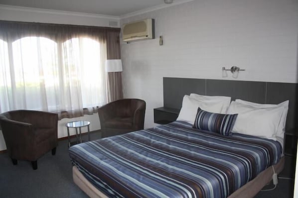 Minibar, iron/ironing board, free WiFi - Raglan Motor Inn (Warrnambool)