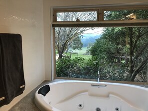 Bathroom - Adelaide Hills Retreats (Balhannah)