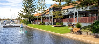 Mariners Cove at Paynesville Motel & Apartments