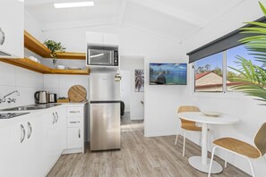 1 Bedroom Cabin (Pet friendly) | Private kitchen | Fridge, cookware/dishes/utensils - Ingenia Holidays Avina (Vineyard)