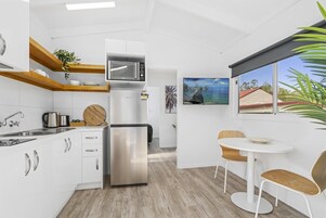 1 Bedroom Cabin (Pet friendly) | 私人厨房 | 冰箱、厨具/餐具