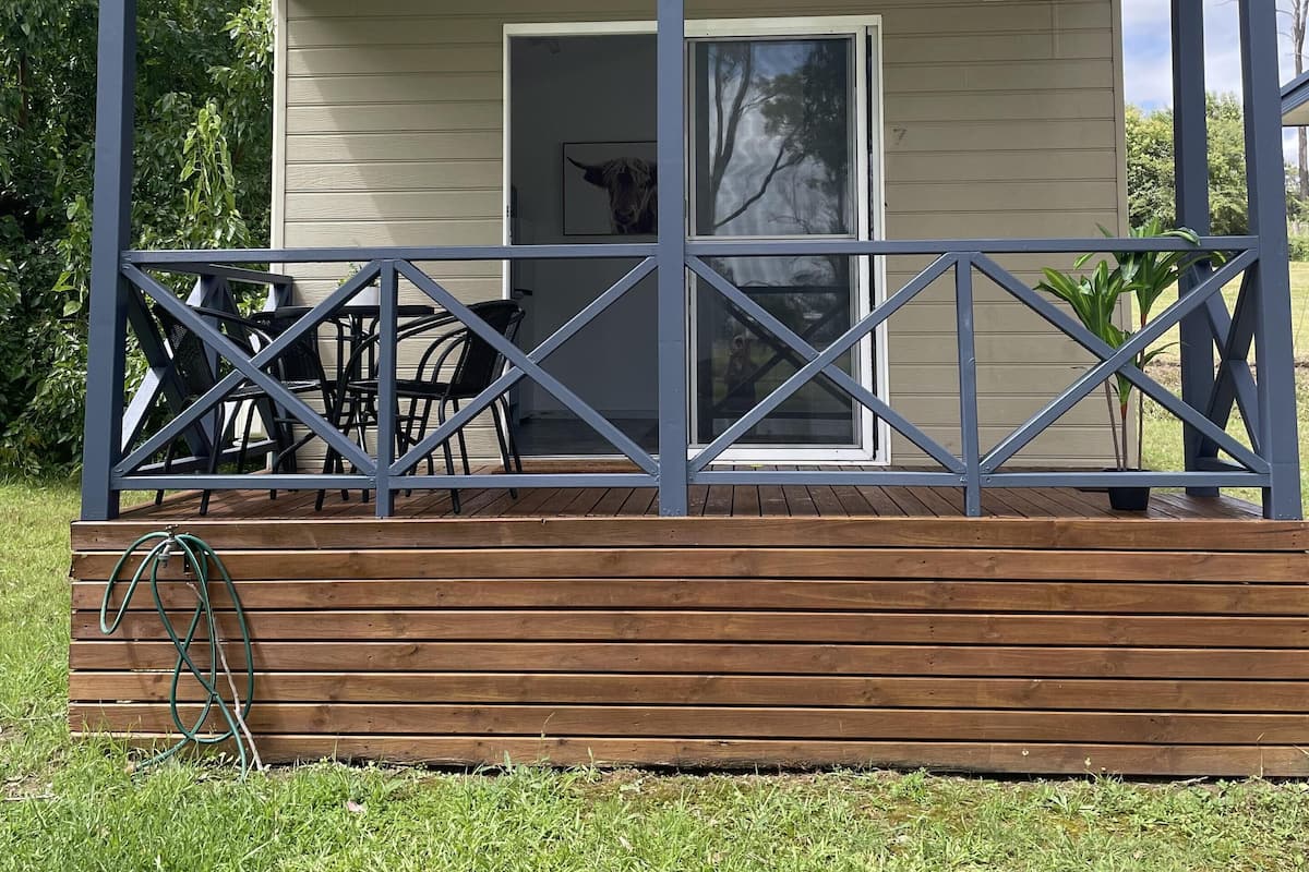 Lakeside Budget Cabin | Een laptopwerkplek, een strijkplank/strijkijzer, gratis wifi, beddengoed