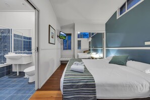 2 Bedroom Deluxe Villa | Laptop workspace, iron/ironing board, free WiFi, bed sheets