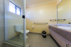 Semi Self-Contained (Upstairs) | Bathroom | Shower, hair dryer, towels - Winter Sun Motel (Norman Gardens)