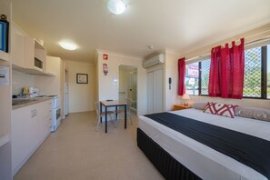 Semi Self-Contained (Upstairs) | Private kitchenette | Full-sized fridge, microwave, coffee/tea maker, electric kettle - Winter Sun Motel (Norman Gardens)