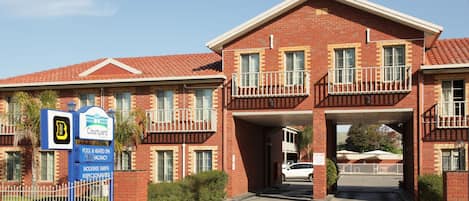 Façana frontal de l'allotjament