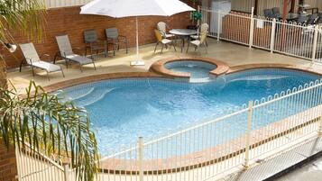 Kolam renang outdoor