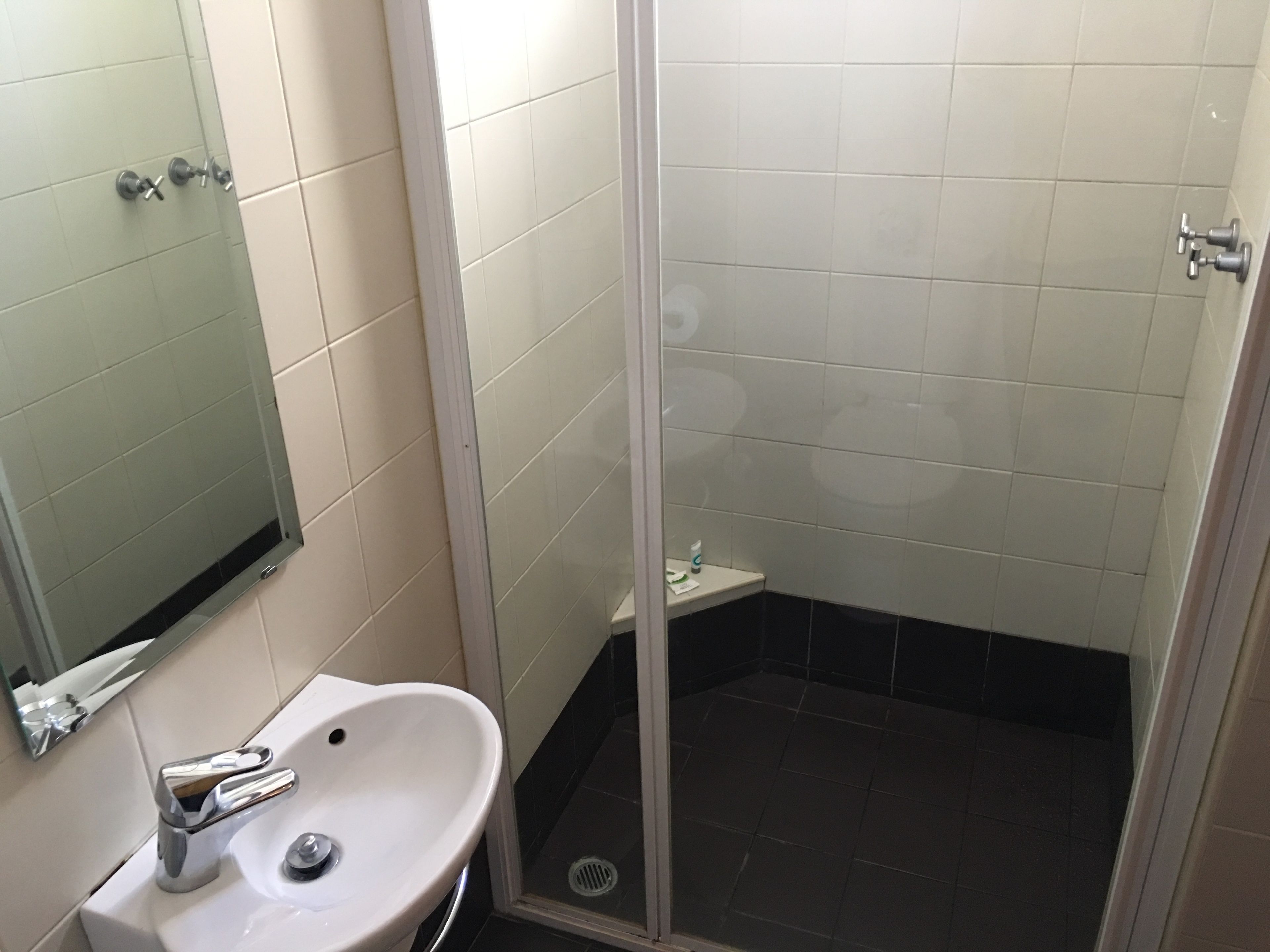 standard studio, non smoking, kitchen (queen apartment) | bathroom | combined shower/bathtub, free toiletries, towels