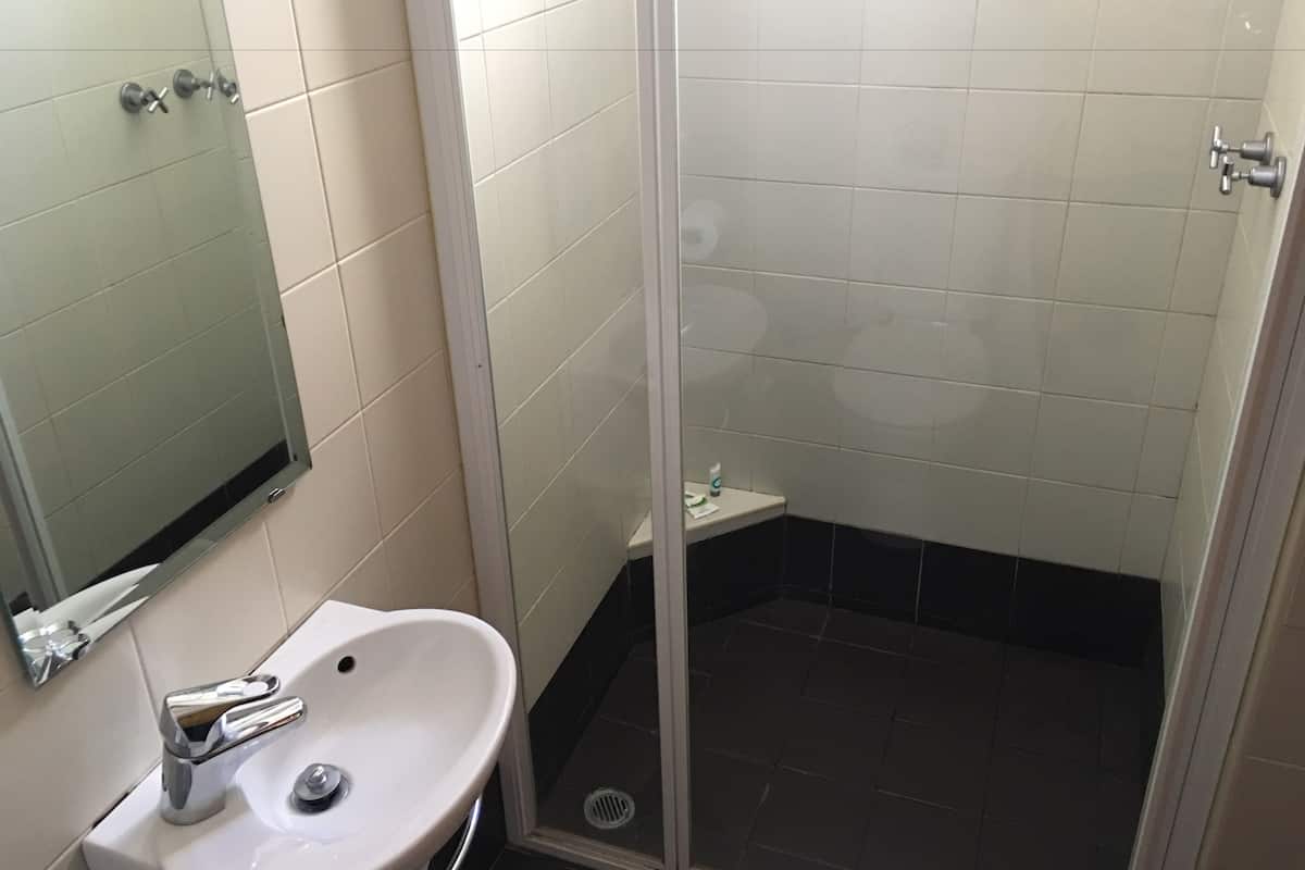 Standard Stüdyo, Sigara İçilmez, Mutfak (Queen Apartment) | Banyo | Duş, ücretsiz banyo/kozmetik ürünleri, saç kurutma makinesi, havlu