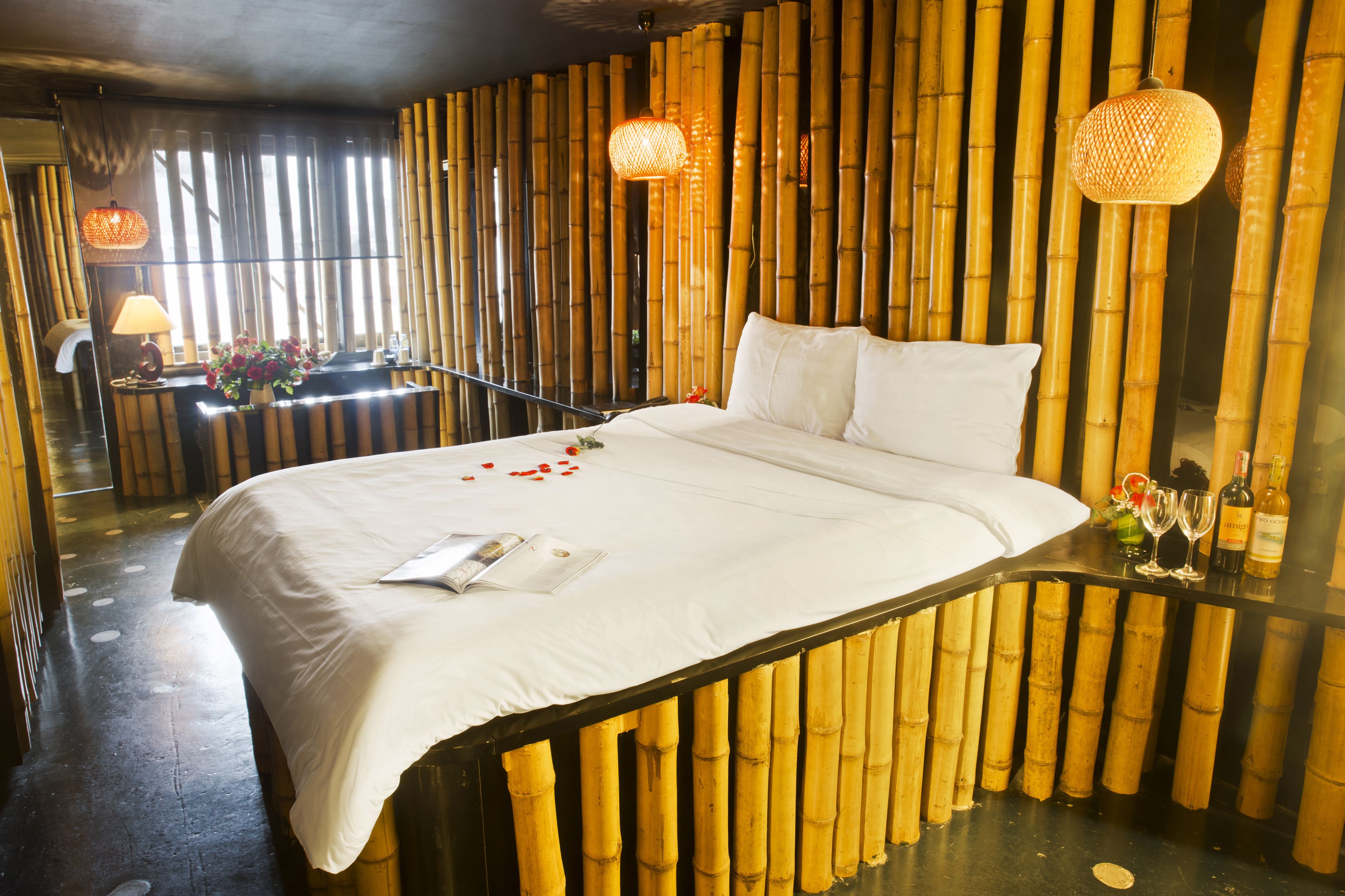 Deluxe Double or Twin Room, 1 Bedroom, City View | Minibar, in-room safe, desk, soundproofing