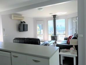 Casa geminada superluxo, 1 quarto | Área de estar | TV de tela plana