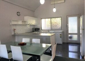 Deluxe Townhome, 1 Bedroom | Private kitchen | Full-size fridge, microwave, stovetop, coffee/tea maker - Edgewater Terraces at Metung (Metung)