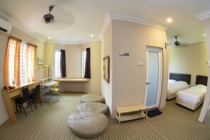 Desk, free WiFi - Damai 11 at Klcc (Kuala Lumpur)