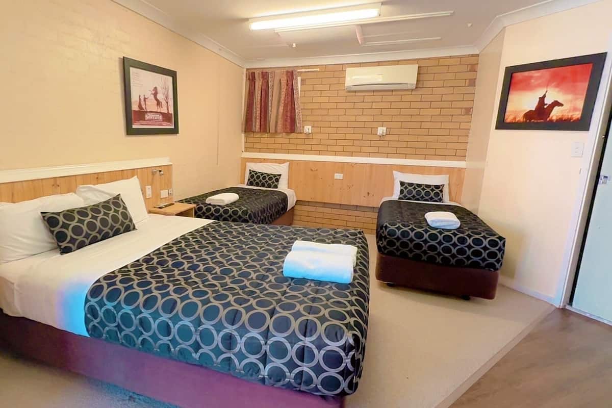 Family Room, Non Smoking | Pillowtop beds, iron/ironing board, free WiFi, bed sheets