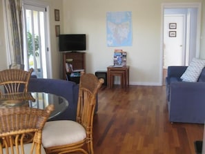 Apartamento estándar, 1 habitación, no fumadores, cocina (Sugarloaf) | Zona de estar | Una televisión LED