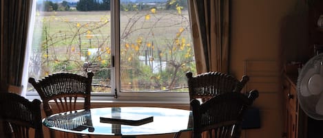 Sugarloaf Apartment | In-room dining