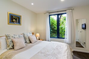 Suite superior, 1 habitación, para no fumadores, cocina | Cortinas blackout, tabla de planchar con plancha, cunas y wifi gratis 