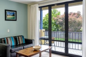 Standard Studio, Non Smoking, Kitchenette (Studio Unit - Double) | Living area | 43-inch flat-screen TV with digital channels, TV