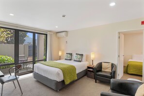 Suite Standard, 1 camera da letto, non fumatori, angolo cottura (Spa Bath) | Vista dalla camera