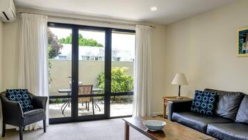 Superior Suite, 1 Bedroom, Non Smoking, Kitchen | Living area