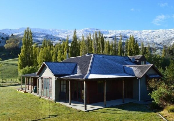 Front of property - Cardrona Mountain House (Cardrona)