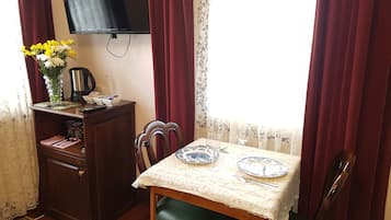 Superior Suite, Jetted Tub (Room 1) | In-room dining